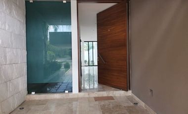 CASA EN VENTA EN MERIDA F-21195, 3 REC. PRIV. COMPOSTELA $13,900,000