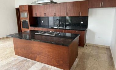 CASA EN VENTA EN MERIDA F-21195, 3 REC. PRIV. COMPOSTELA $13,900,000