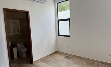 CASA EN VENTA EN MERIDA F-21195, 3 REC. PRIV. COMPOSTELA $13,900,000