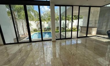 CASA EN VENTA EN MERIDA F-21195, 3 REC. PRIV. COMPOSTELA $13,900,000