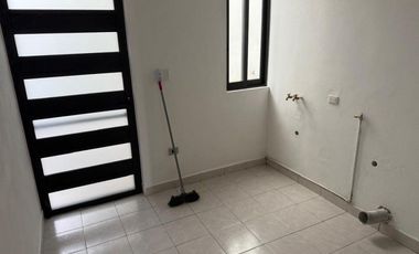 CASA EN VENTA EN MERIDA F-21195, 3 REC. PRIV. COMPOSTELA $13,900,000