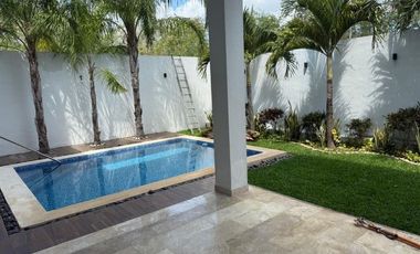 CASA EN VENTA EN MERIDA F-21195, 3 REC. PRIV. COMPOSTELA $13,900,000