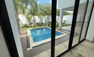 CASA EN VENTA EN MERIDA F-21195, 3 REC. PRIV. COMPOSTELA $13,900,000