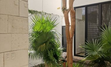 CASA EN VENTA EN MERIDA F-21195, 3 REC. PRIV. COMPOSTELA $13,900,000