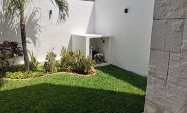 CASA EN VENTA EN MERIDA F-21195, 3 REC. PRIV. COMPOSTELA $13,900,000