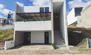 Casa en venta con amplia cocina en Lomas de angelopolis Puebla