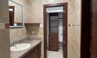 Alquiler de casa amoblada Porto Fino vía a la vista