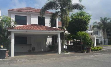 Alquiler de casa amoblada Porto Fino vía a la vista