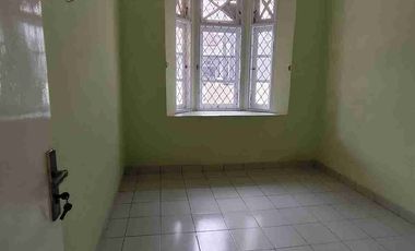 Disewakan rumah bersih rapi nyaman kamar tidur 3+1 ada 3 AC di galaxy dekat taman siap huni