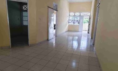 Disewakan rumah bersih rapi nyaman kamar tidur 3+1 ada 3 AC di galaxy dekat taman siap huni