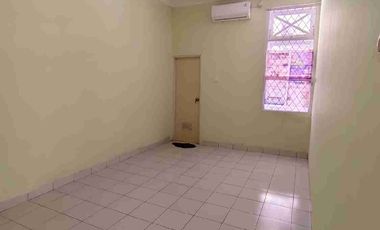 Disewakan rumah bersih rapi nyaman kamar tidur 3+1 ada 3 AC di galaxy dekat taman siap huni