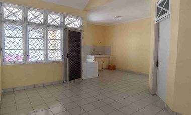 Disewakan rumah bersih rapi nyaman kamar tidur 3+1 ada 3 AC di galaxy dekat taman siap huni