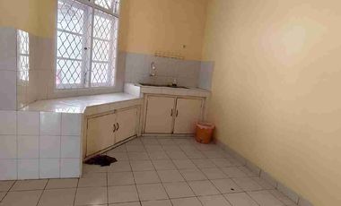 Disewakan rumah bersih rapi nyaman kamar tidur 3+1 ada 3 AC di galaxy dekat taman siap huni