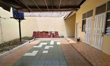 Disewakan rumah bersih rapi nyaman kamar tidur 3+1 ada 3 AC di galaxy dekat taman siap huni