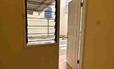 Disewakan rumah bersih rapi nyaman kamar tidur 3+1 ada 3 AC di galaxy dekat taman siap huni