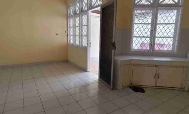 Disewakan rumah bersih rapi nyaman kamar tidur 3+1 ada 3 AC di galaxy dekat taman siap huni