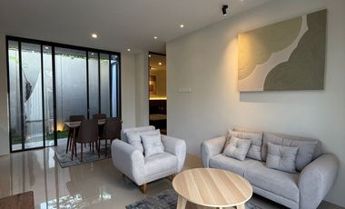 RUMAH ESTETIK DI UTARA PASAR GODEAN