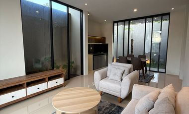 RUMAH ESTETIK DI UTARA PASAR GODEAN