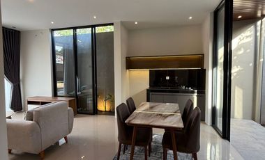 RUMAH ESTETIK DI UTARA PASAR GODEAN