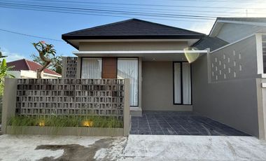 RUMAH ESTETIK DI UTARA PASAR GODEAN