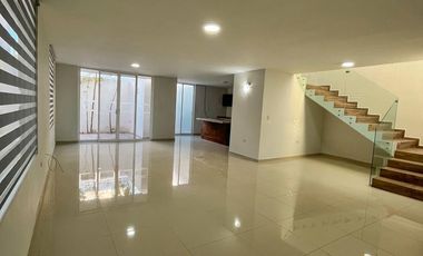 Hermosa casa en RENTA Loretta 2