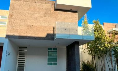 Hermosa casa en RENTA Loretta 2