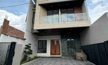 Rumah Mewah 2 Lantai Siap Huni