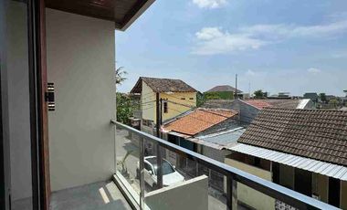 Rumah Mewah 2 Lantai Siap Huni