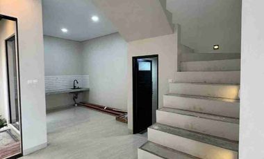 Rumah Mewah 2 Lantai Siap Huni