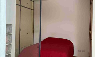 DPTO AMOBLADO EN 1ER PISO 2DORMITORIOS