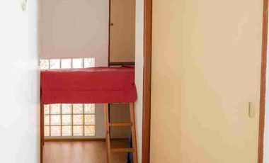 DPTO AMOBLADO EN 1ER PISO 2DORMITORIOS