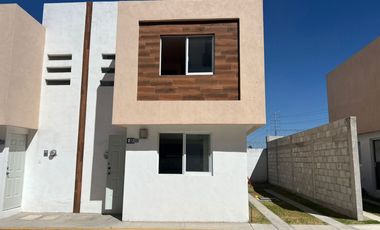 Casa en Renta en Residencial Fresnos Cuautlancingo | 2 Recámaras, Alberca y Cochera 2 Autos