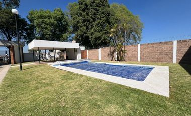 Casa en Renta en Residencial Fresnos Cuautlancingo | 2 Recámaras, Alberca y Cochera 2 Autos