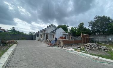 Di jual rumah siap Bangun desain Custom Harga Murah di Utara Jalan Jogja SOLO