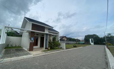 Di jual rumah siap Bangun desain Custom Harga Murah di Utara Jalan Jogja SOLO