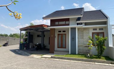 Di jual rumah siap Bangun desain Custom Harga Murah di Utara Jalan Jogja SOLO