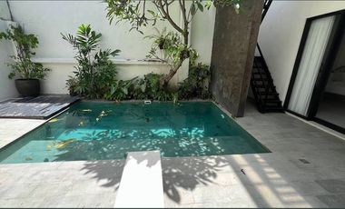FREEHOLD VILLA SEMINYAK BIDADARI  Lokasi strategis, dekat Sunset Road