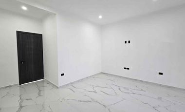 Casa en venta en Residencial Puerta de Hierro zona sur pte de la ciudad