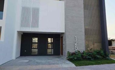 Casa en venta en Residencial Puerta de Hierro zona sur pte de la ciudad