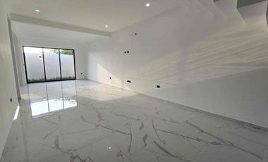 Casa en venta en Residencial Puerta de Hierro zona sur pte de la ciudad