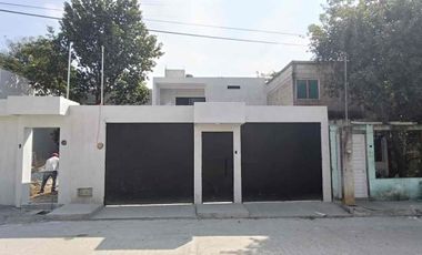 casa en venta con terreno amplio a cuadras de la carretera panamericana