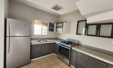 SE RENTA CASA VILAGO RESIDENCIAL