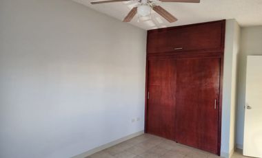 SE RENTA CASA VILAGO RESIDENCIAL