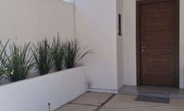 SE RENTA CASA AMUEBLADA RINCONADAS DEL VALLE