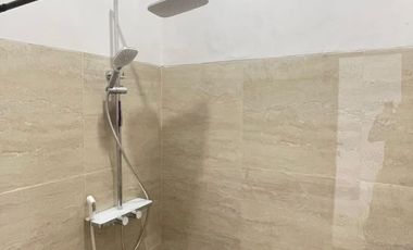 RUMAH MEWAH 2 LANTAI PREMIUN FULL FURNISHED DENGAN 3 UNIT VILLA MEWAH INCLUDE PRIVAT POOL DI JALAN PALAGAN MLATI SLEMAN