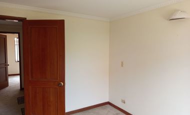 SE ARRIENDA HERMOSA CASA CONJUNTO REFUGIO DE RIO FRIO