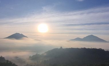 Dijual: Hotel & Restoran 6 Lantai dengan Pemandangan Danau dan Gunung Batur — Penelokan, Kintamani, Bali