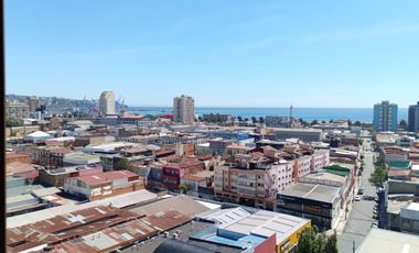 Arriendo amplio commodo  departamento en Valparaíso, Marzo a Diciembre 3 dormitorios,2 baños 1 Estacionamiento $ 650.0000, + gastos comunes $ 120.000