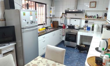 Casa en Villa Edén a metros de Colegio Concepción, U. Santo Tomás