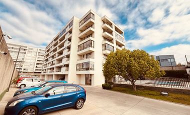 HERMOSO DEPARTAMENTO. EDIFICIO ALTO ORIENTE. CENTRO DE QUILPUÉ.